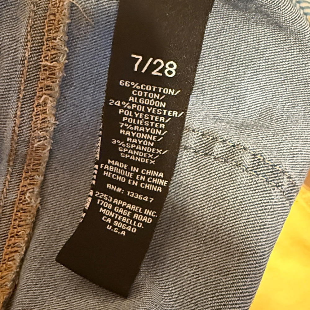 BCBGeneration Light Blue Pleated Trouser Jean Shorts - Picture 11 of 12
